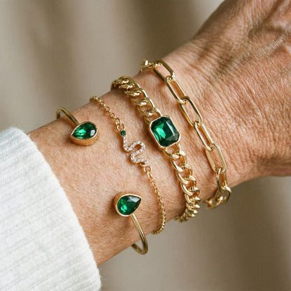 Ensemble de bracelets avec des cristaux verts