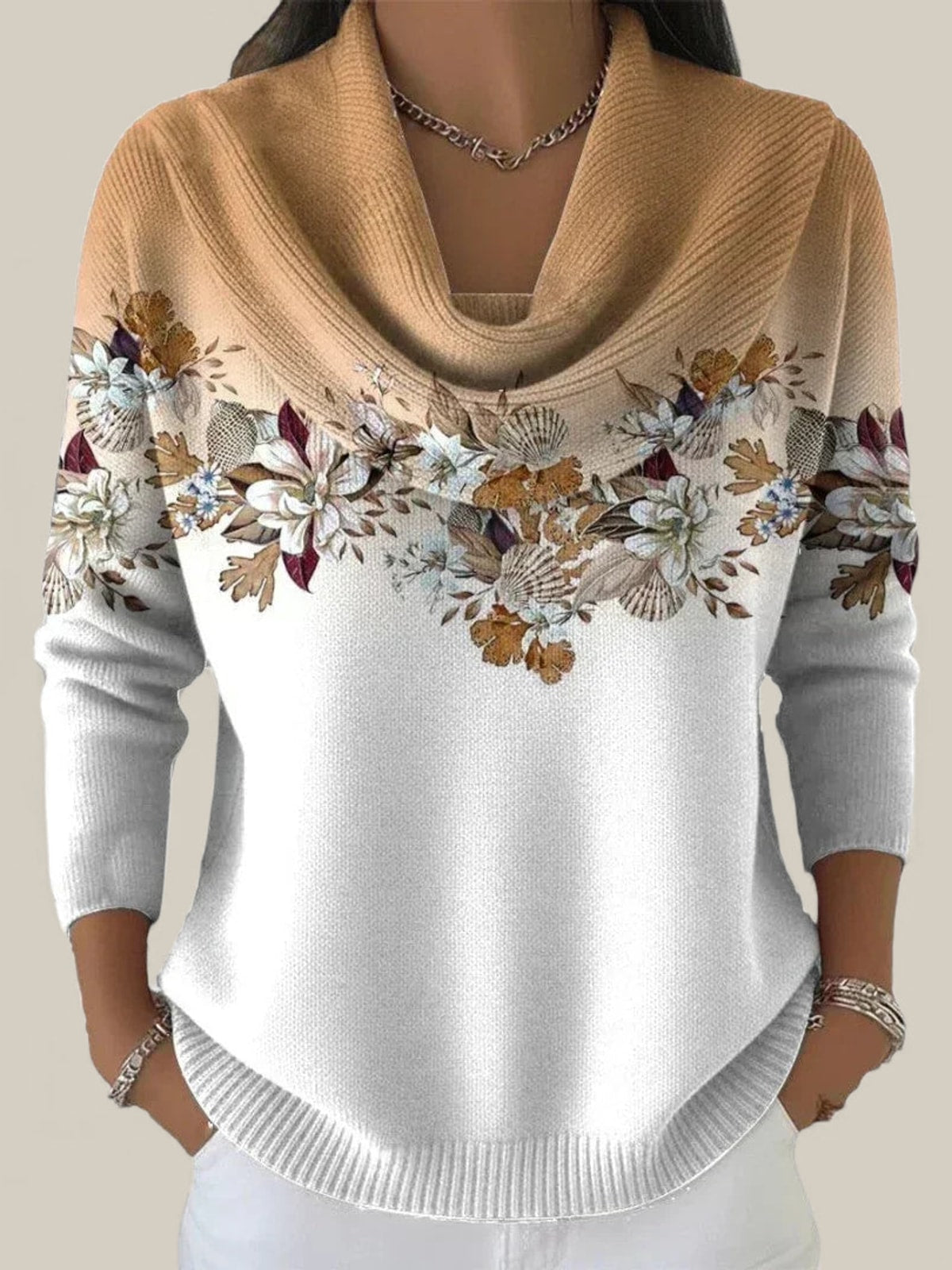 Amore | Pull fleuri avec un col doux