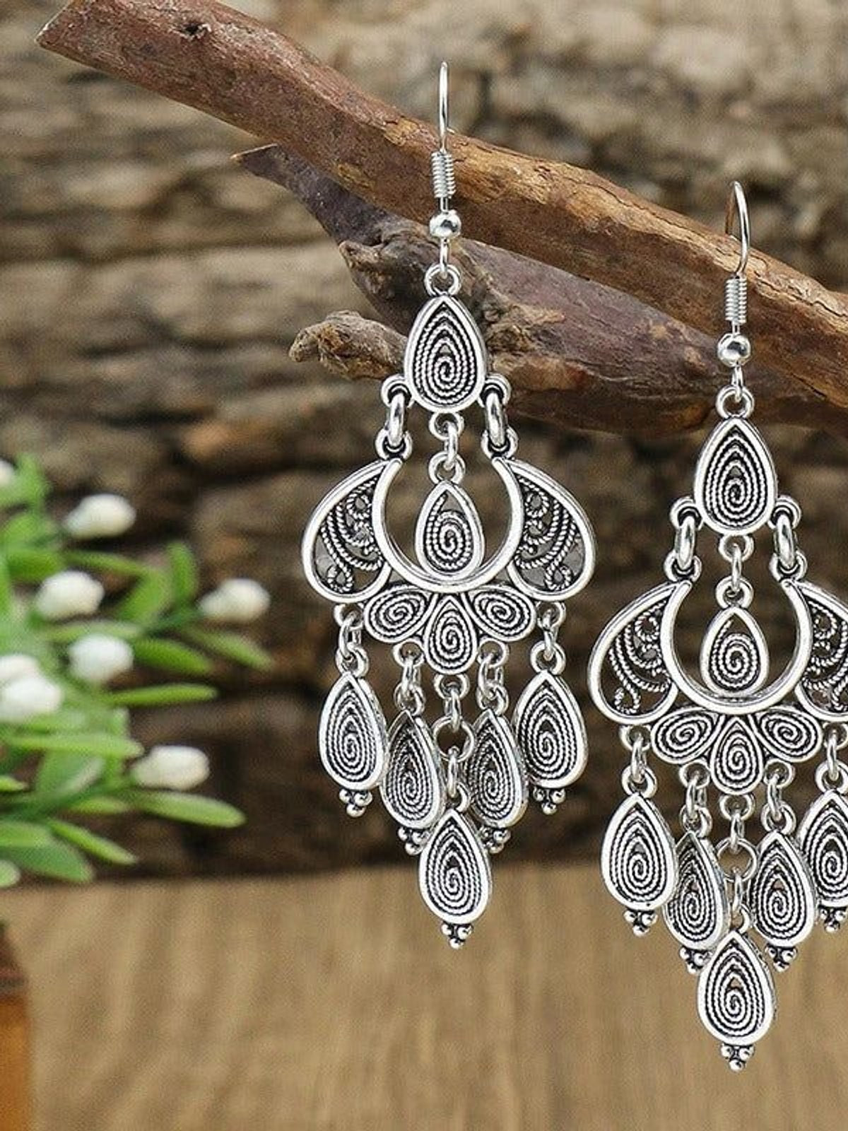 Boucles d'oreilles anciennes en argent avec pendentif