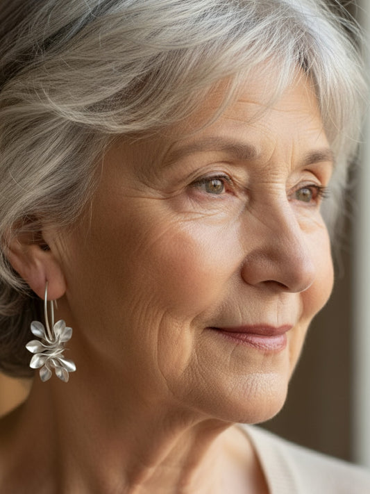 Boucles d'oreilles vintage en argent avec des fleurs irrégulières