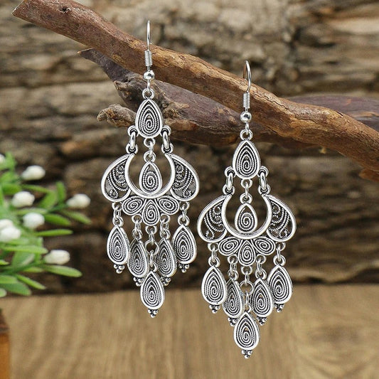 Boucles d'oreilles anciennes en argent avec pendentif